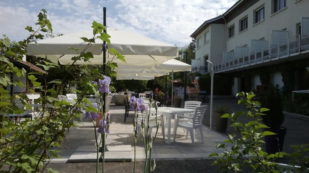 Logis Hotel Maison Carree Restaurant O Carre Dart Méréville Exterior foto