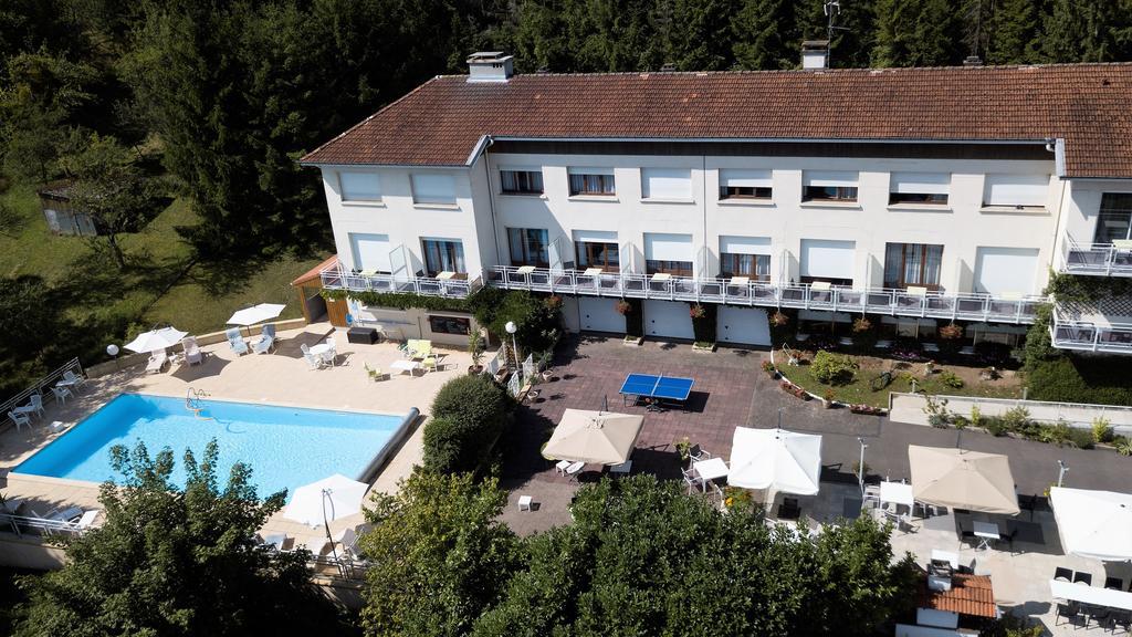 Logis Hotel Maison Carree Restaurant O Carre Dart Méréville Exterior foto